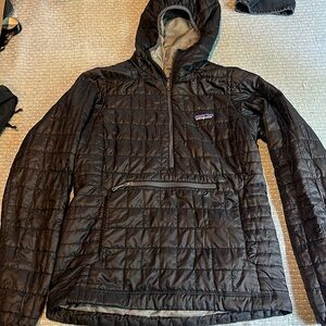 Patagonia hooded Women’s XS Nano puff half zip